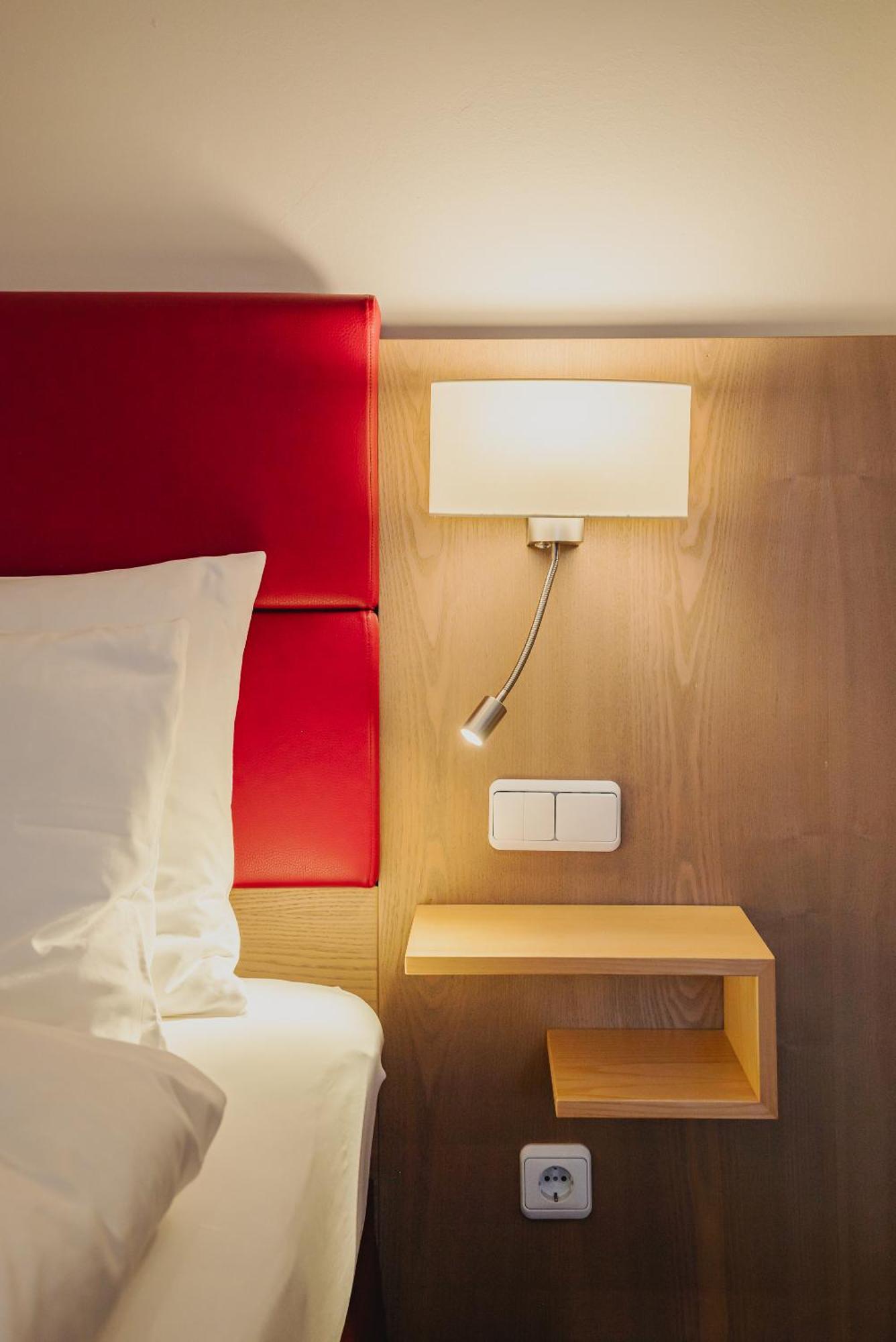 אוברהאכינג Hotel Hachinger Hof מראה חיצוני תמונה