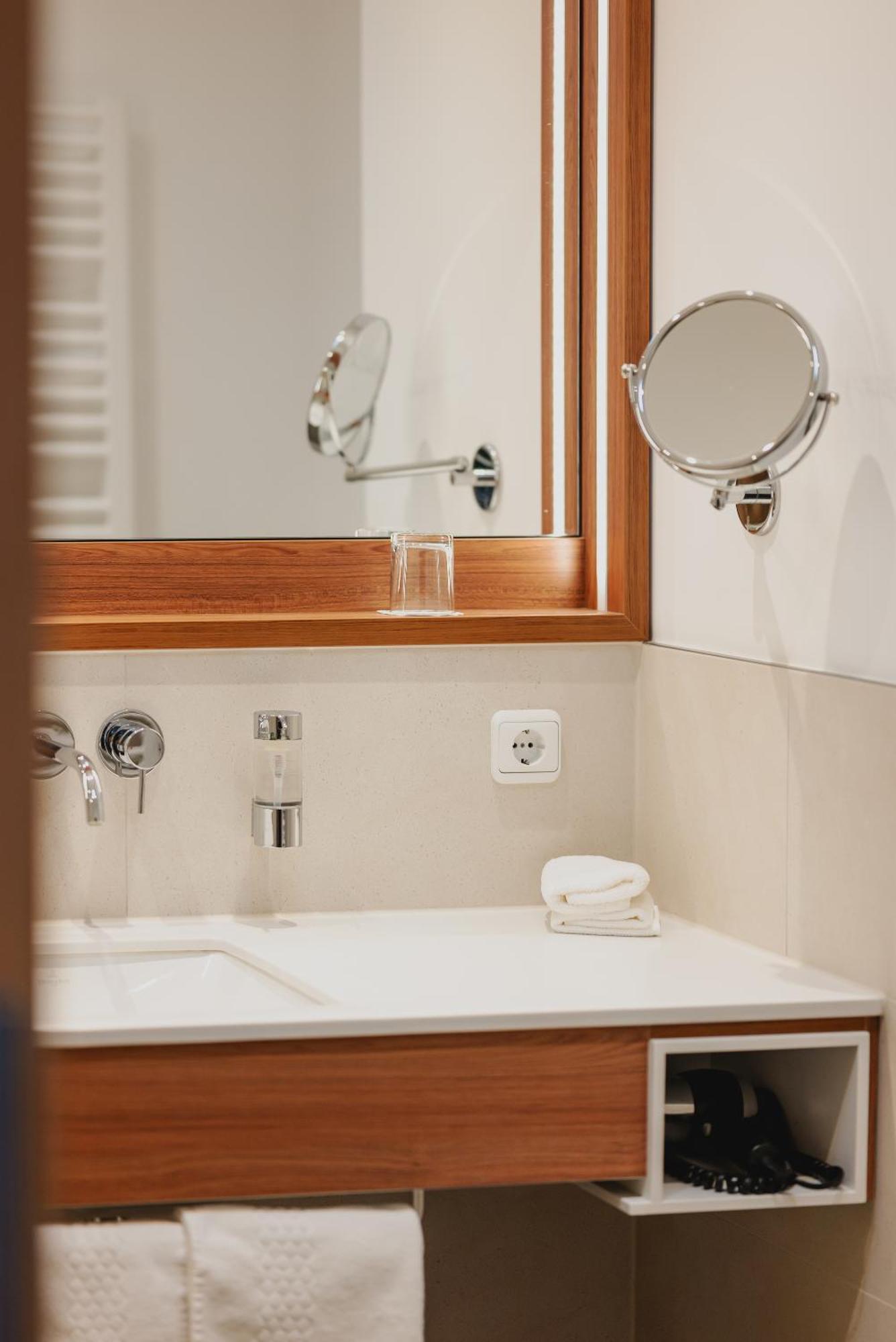 אוברהאכינג Hotel Hachinger Hof מראה חיצוני תמונה