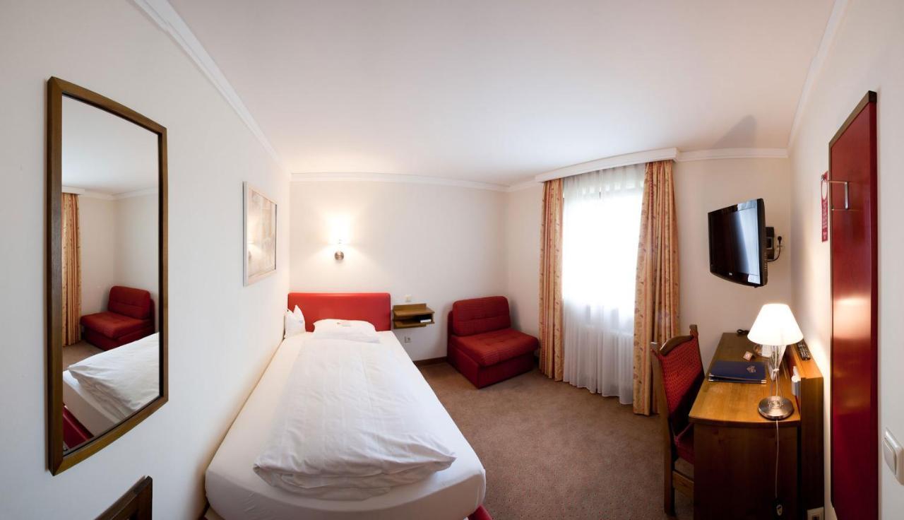 אוברהאכינג Hotel Hachinger Hof מראה חיצוני תמונה